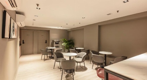 Hotel Calmo Bugis image 4